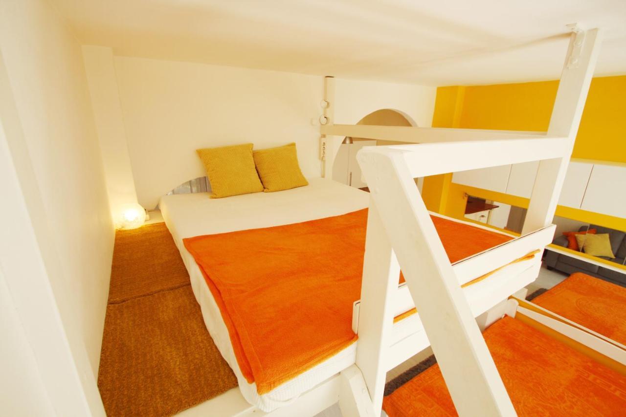 Sunny Studio With Balcony In Party District Budapeste Exterior foto