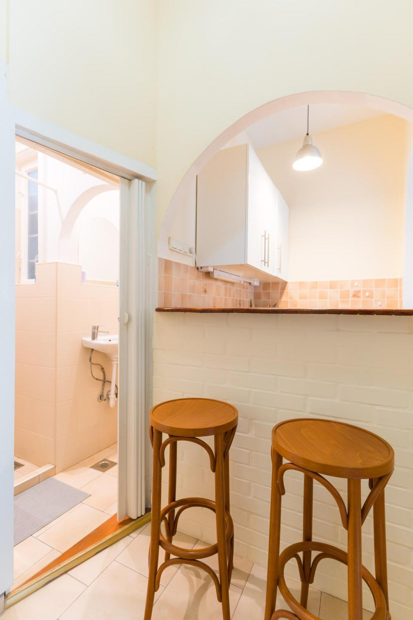 Sunny Studio With Balcony In Party District Budapeste Exterior foto