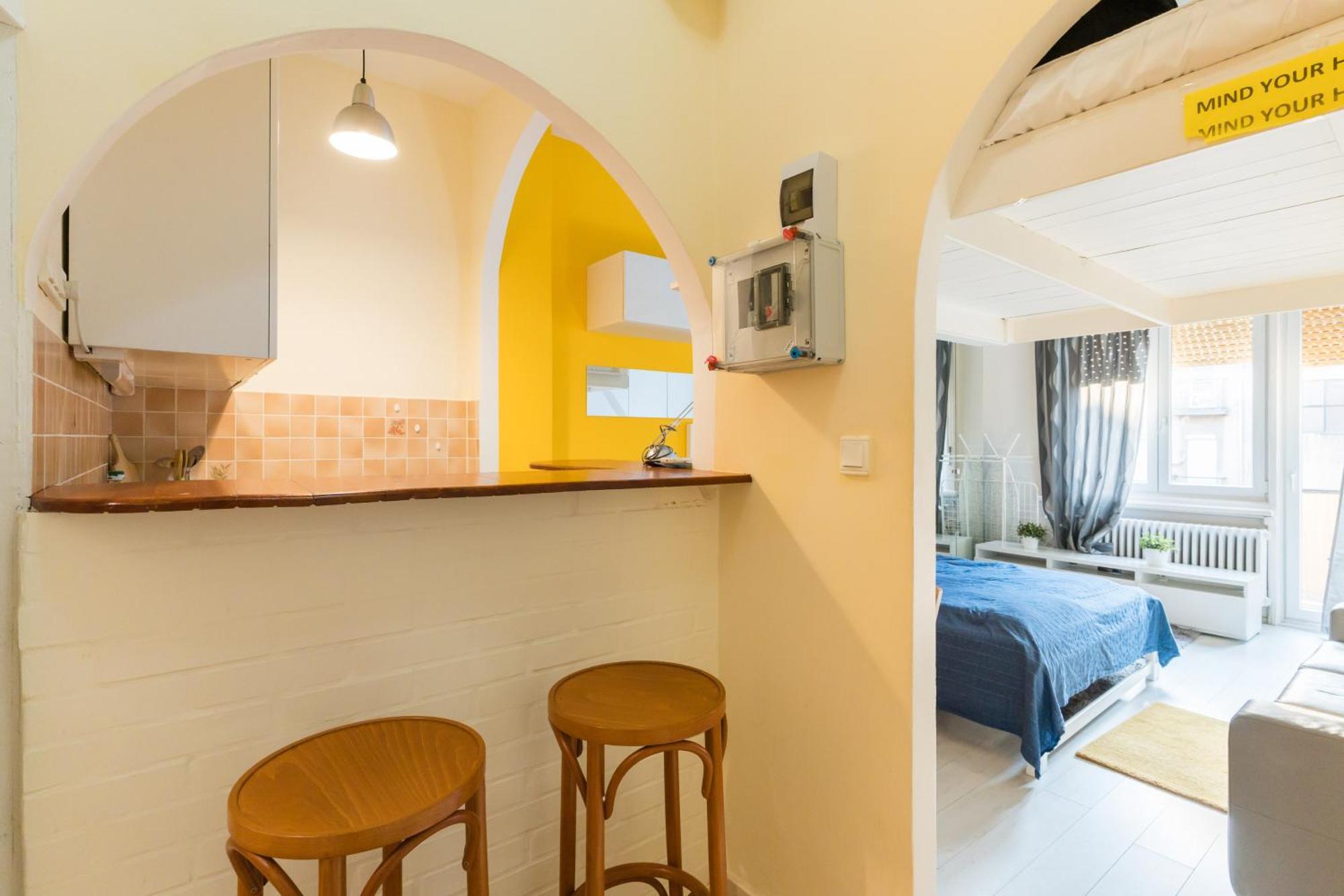 Sunny Studio With Balcony In Party District Budapeste Exterior foto